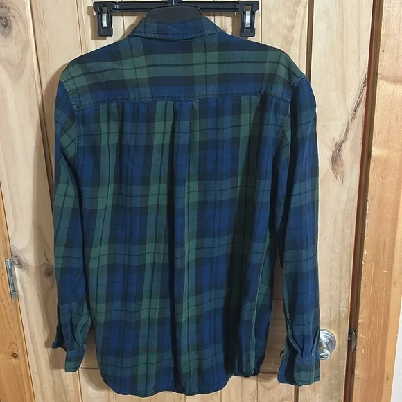 St. John’s Bay Men's Green and Blue Plaid Flannel Classic Print Shirt - Picture 2 of 4
